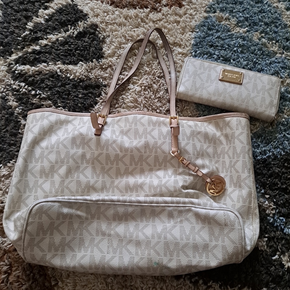 Michael Kors Larger Signature Tote and Wallet